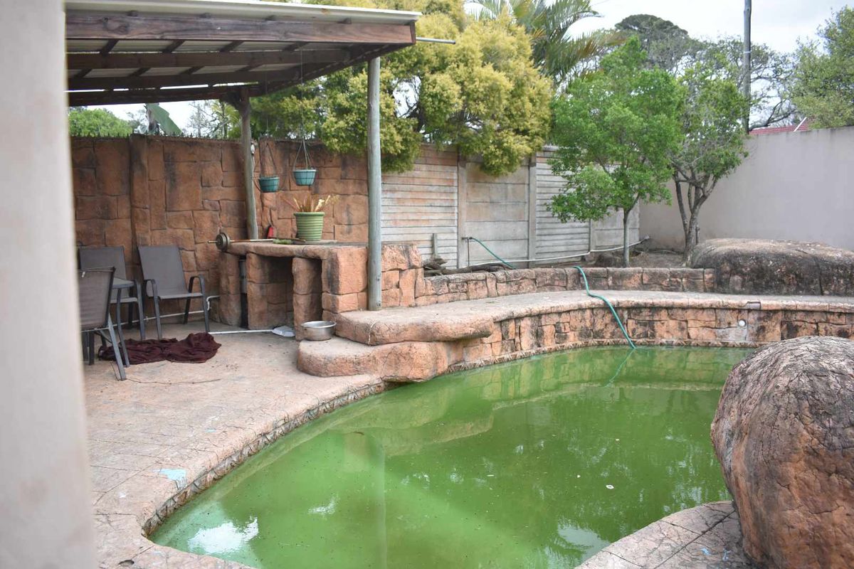 Impecable Home beautifully presented! - Photo 3