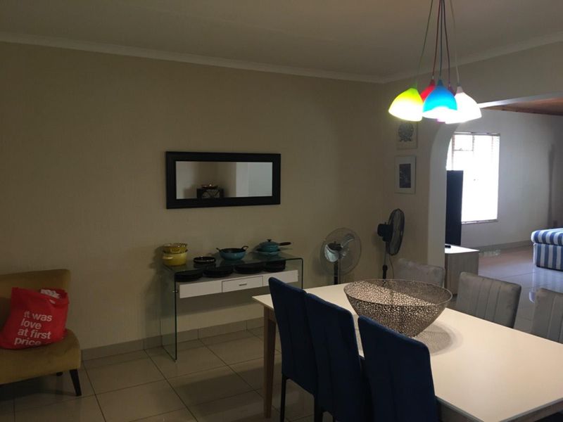 OPEN PLAN HOME WITH BEAUTIFUL FINISHES - Photo 6