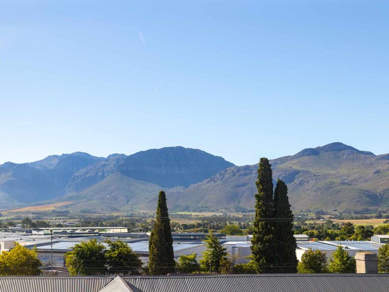 Modern Studio Apartment with Mountain Views - Ideal Investment Opportunity - Photo 9