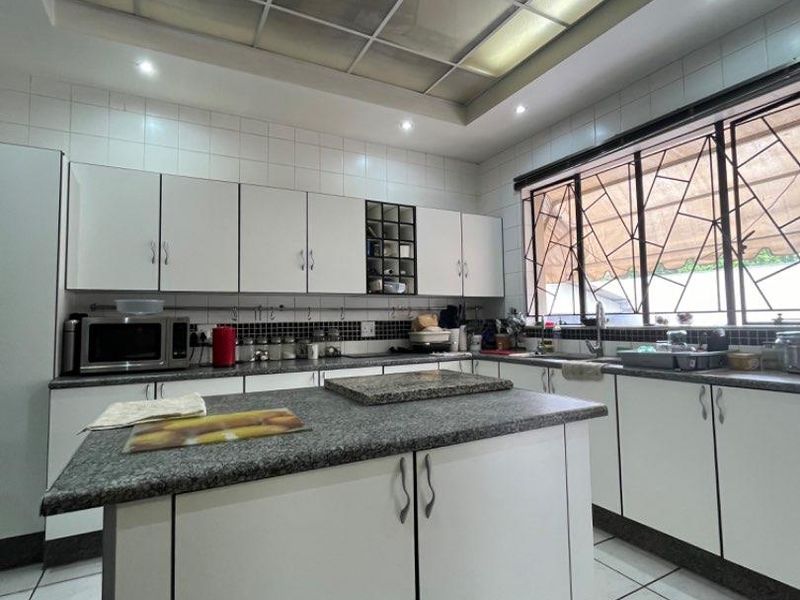 A perfectly well located property for sale. - Photo 4