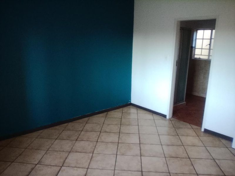 Spacious ground floor unit with own garden - Photo 9