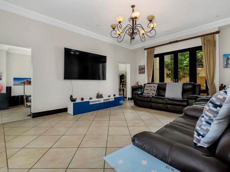 4 BEDROOM FAMILY HOME - Photo 5