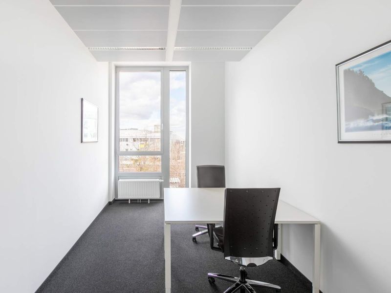 Private office space for 1 person in Regus Eastlands Office Park - Photo 1