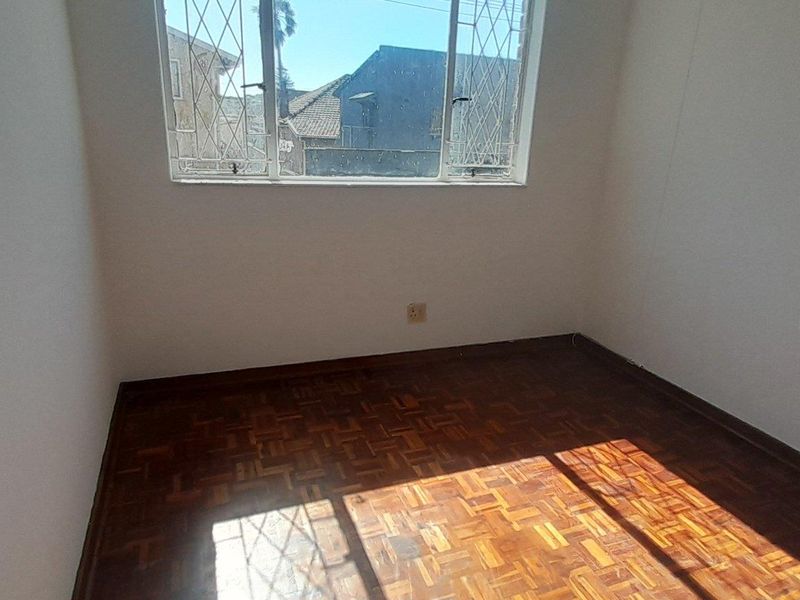 Invest in Bulwer: Cozy 2-Bedroom with Rental Income Potential - Photo 5