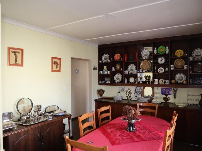 Your Perfect Family Haven: 4 Beds, Ample Space - Photo 3