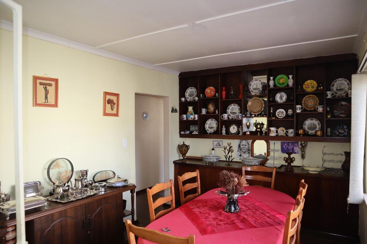 Your Perfect Family Haven: 4 Beds, Ample Space - Photo 3