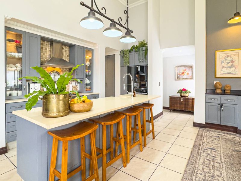 Exclusive Mandate - Single level charm in Midstream Hill - Photo 3