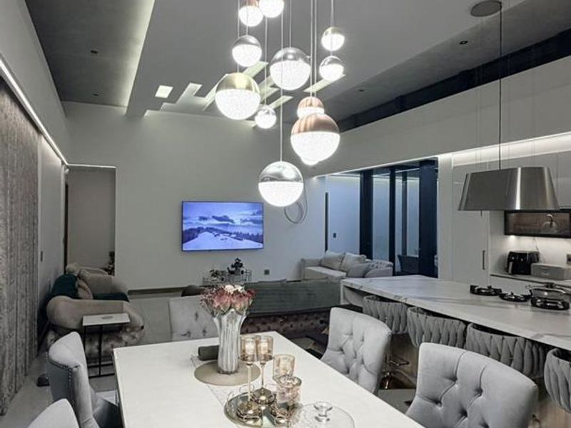 Luxury Coastal Living in Prestigious Gold Coast Estate - Photo 6