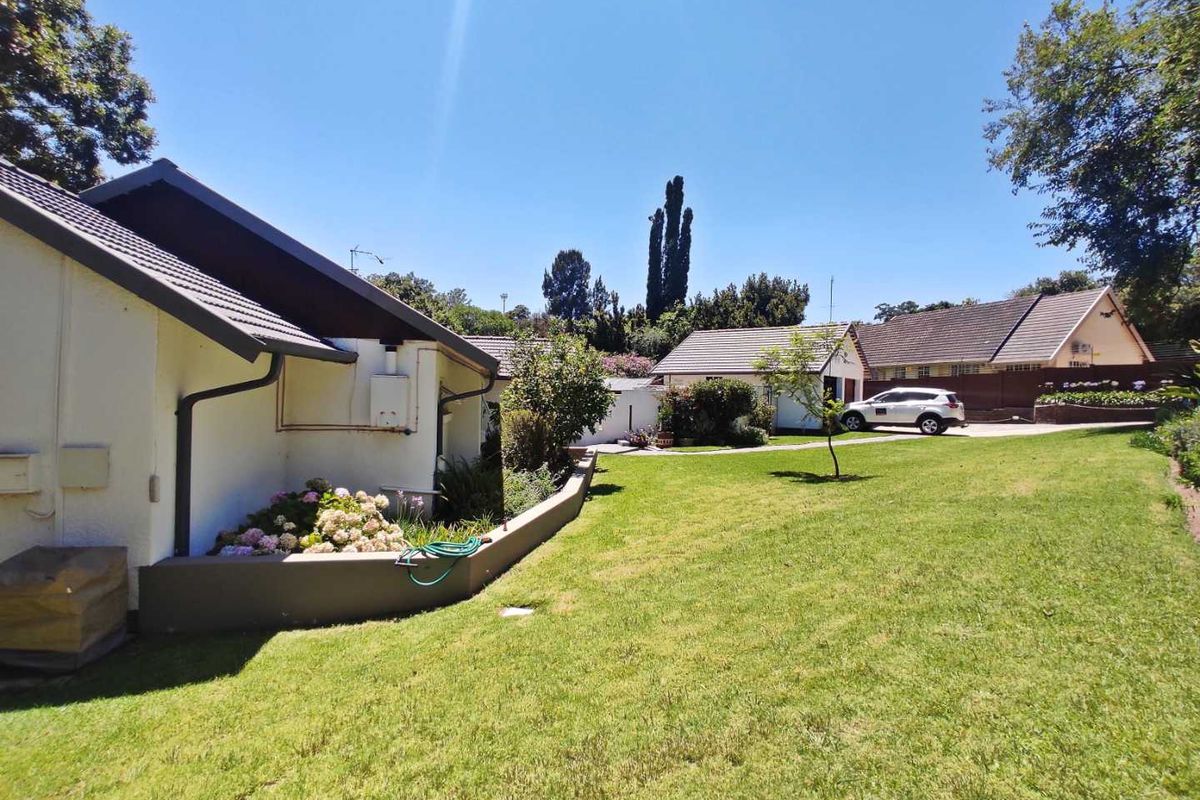 4-Bedroom Family Home in Malanshof - Photo 3