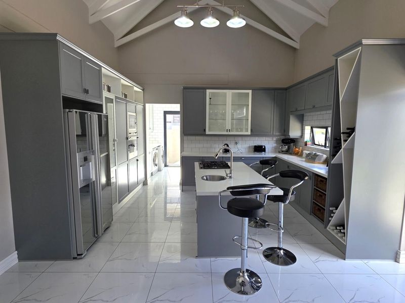 Modern 4 Bedroom Family Home in Leloko Lifestyle Estate - Photo 2