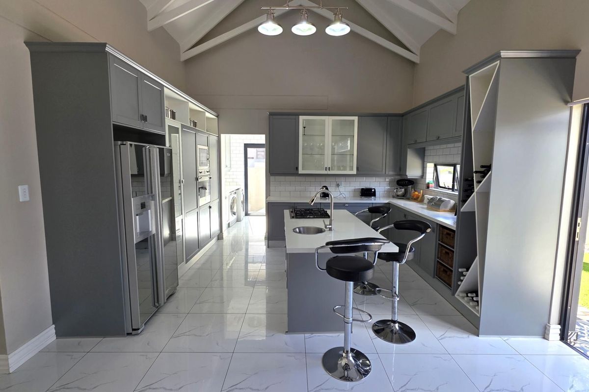 Modern 4 Bedroom Family Home in Leloko Lifestyle Estate - Photo 2