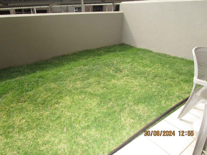 STUNNING FULLY FURNISHED GROUND FLOOR APARTMENT IN SECURE COMPLEX - Photo 7