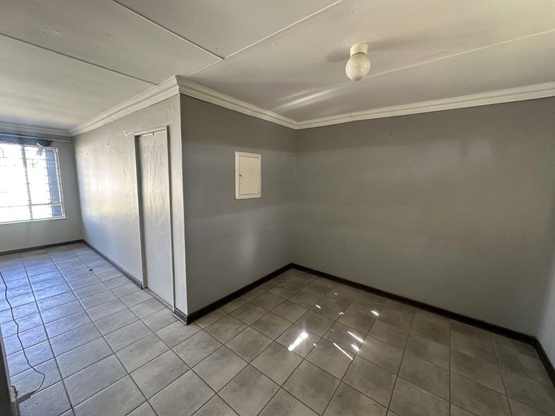 Versatile 4-Bedroom Home with Detached Suite: Ideal Investment, Rental Potential, or First-Time Buyer Gem! - Photo 8