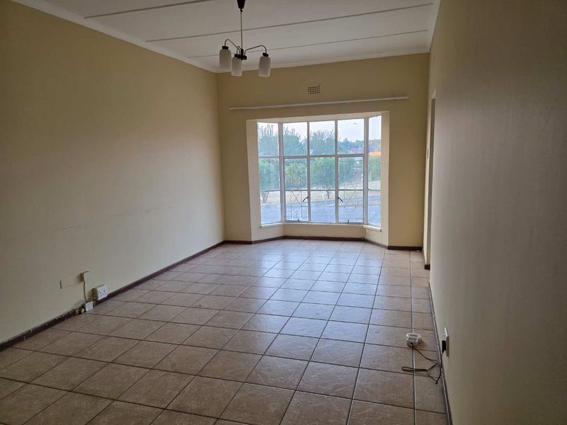 NEAT TOP FLOOR APARTMENT - Photo 6