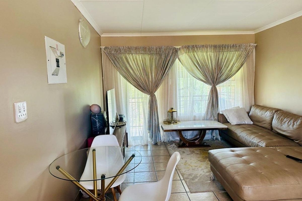 For Sale: 2 Bedroom Apartment in Village 7, Stone Arch Estate - Photo 4