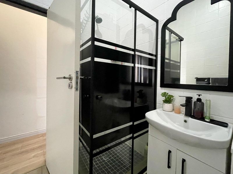 Stylish, Spacious and Move-In Ready in Sought-After Eldo Lakes East - Photo 10