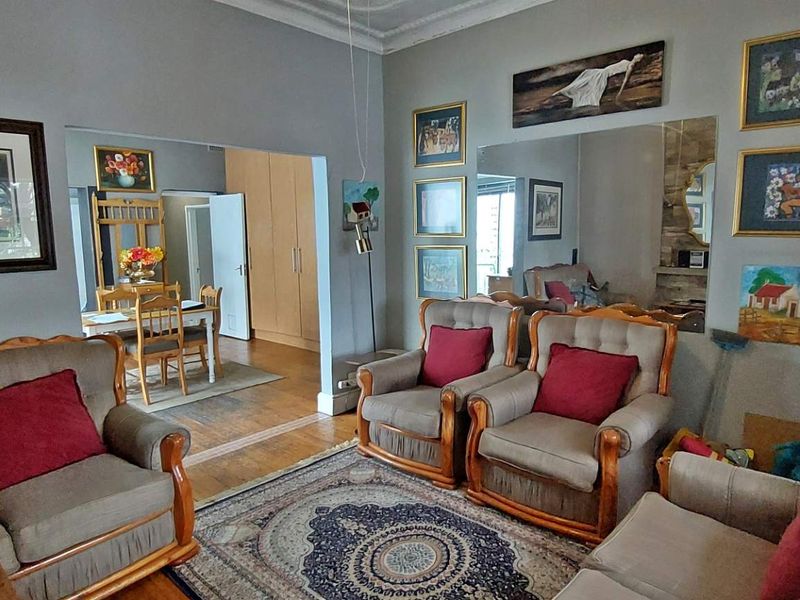 Family Home with Guest Suite and Flatlet. - Photo 4