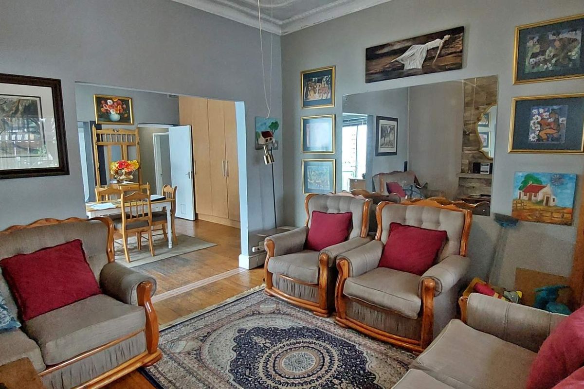 Family Home with Guest Suite and Flatlet. - Photo 4