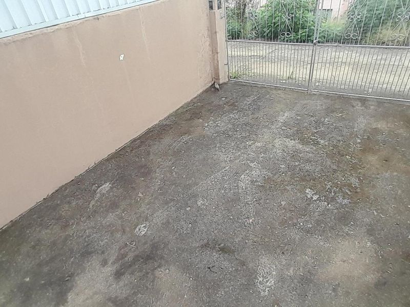 Charming 2-Bedroom Duplex for Sale in Westham, Phoenix - Photo 9