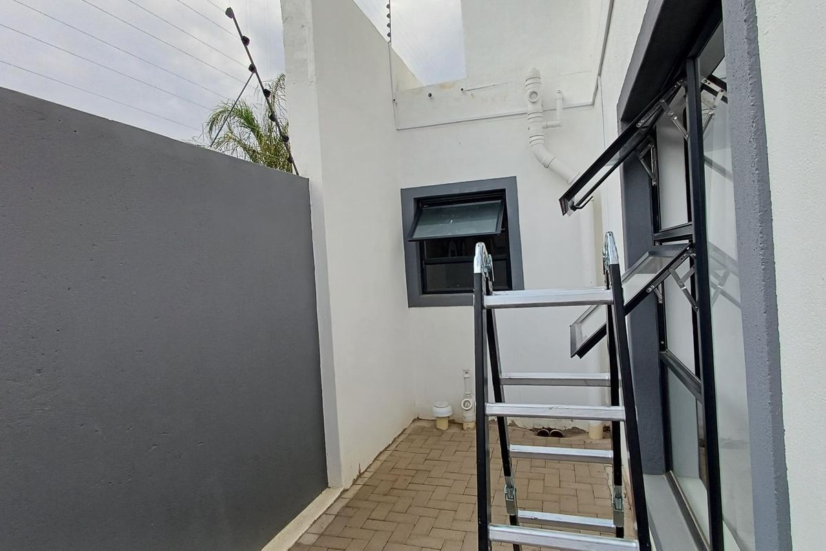 To Let - Photo 5
