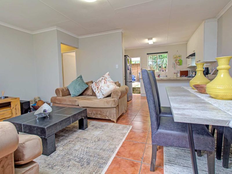 Perfect Blend of Style and Accessibility! - Photo 2