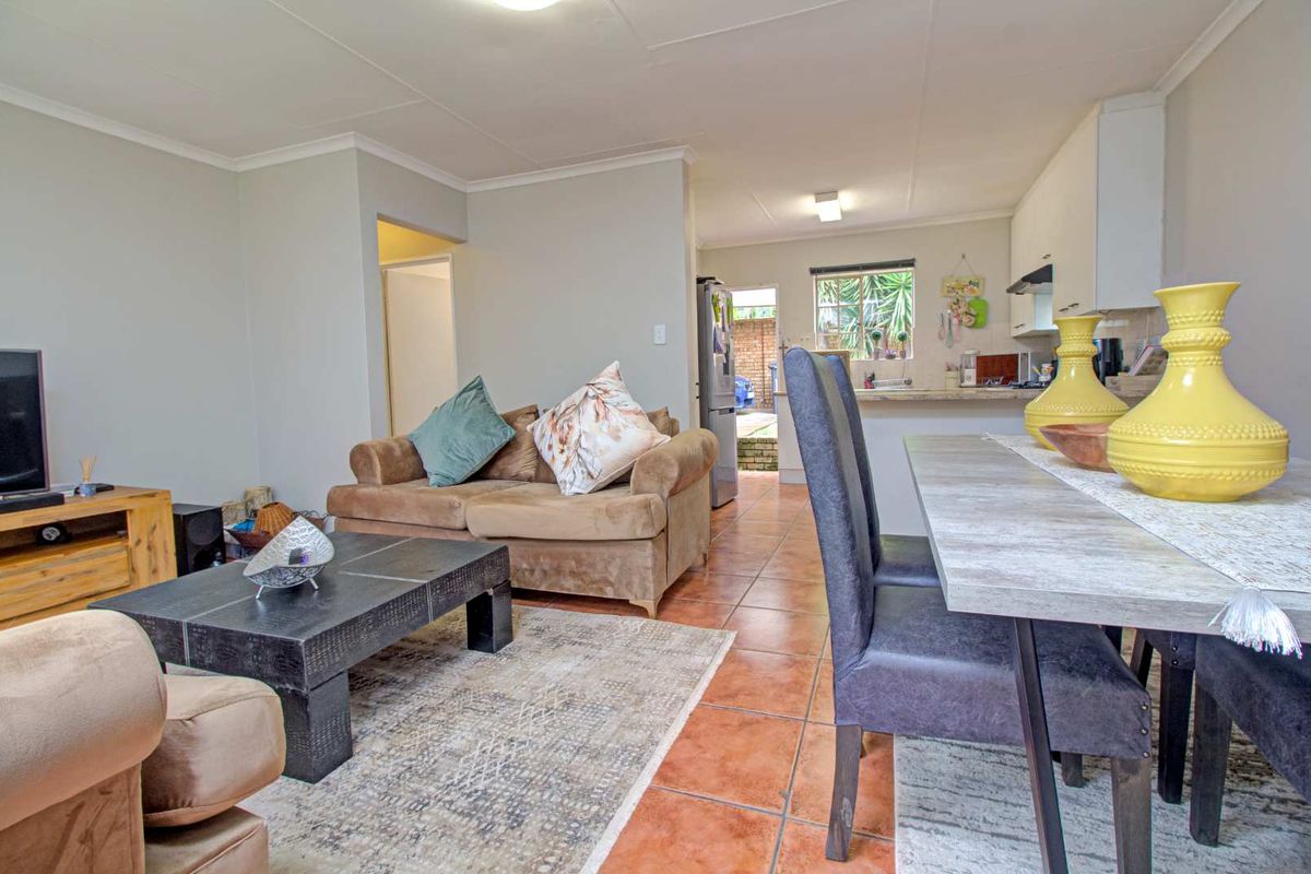 Perfect Blend of Style and Accessibility! - Photo 2