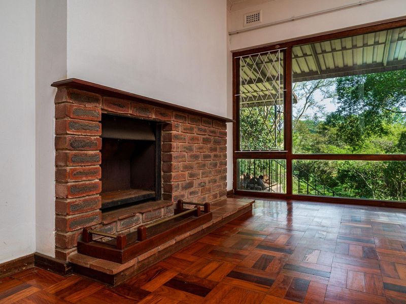 CHARACTER FILLED FAMILY HOME TUCKED AWAY IN A LUSH GARDEN - Photo 8