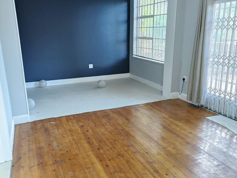 Beautifully renovated double-storey house - Photo 7