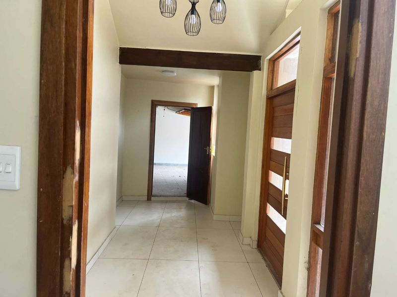 Elegant 5 Bedroom Family Home for Sale | Double Storey with Pool, Garden & Staff Quarters - Photo 4