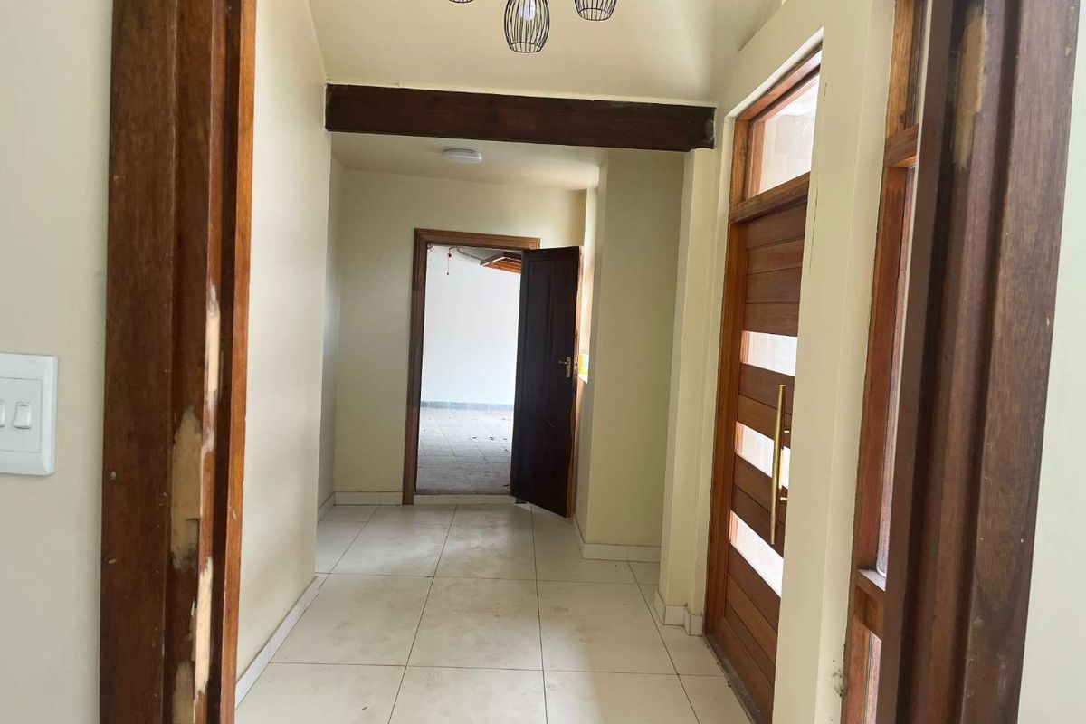 Elegant 5 Bedroom Family Home for Sale | Double Storey with Pool, Garden & Staff Quarters - Photo 4