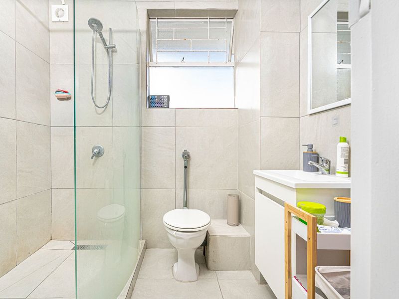 Stunning 2-Bedroom Apartment with Balcony, Stream Views & Mountain Backdrop - Photo 9