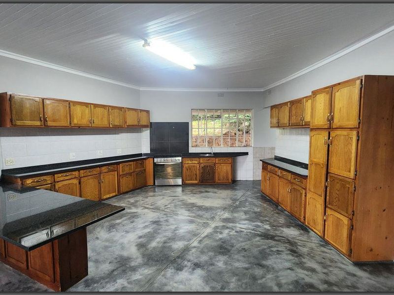 Newly renovated 4-Bedroom family home to rent on private, secure, lifestyle farm - Photo 2