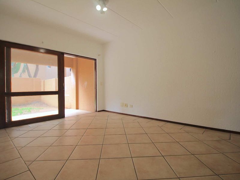 Beautiful Ground-Floor Garden Apartment in Sibaya Sands, Lonehill - Photo 5