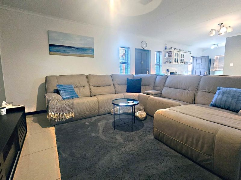 Modern Comfort Meets Tranquil Garden Living in Radiokop - Photo 10