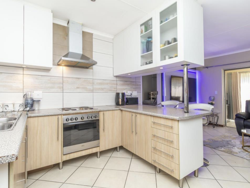 Modern 3 Bedrooms and 2 bathrooms townhouse - Photo 9