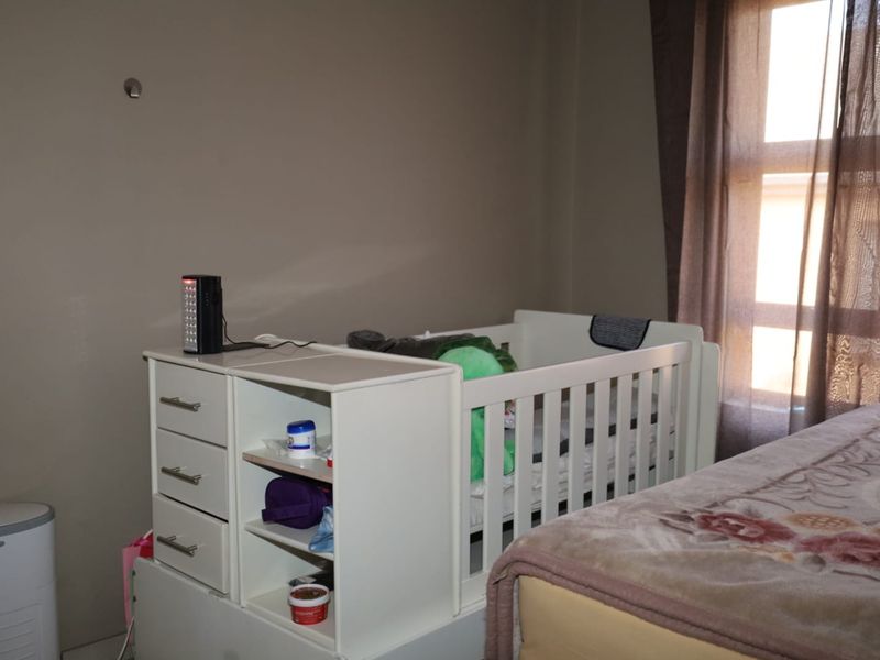 Two Bedroom Townhouse in Albermale - Photo 9