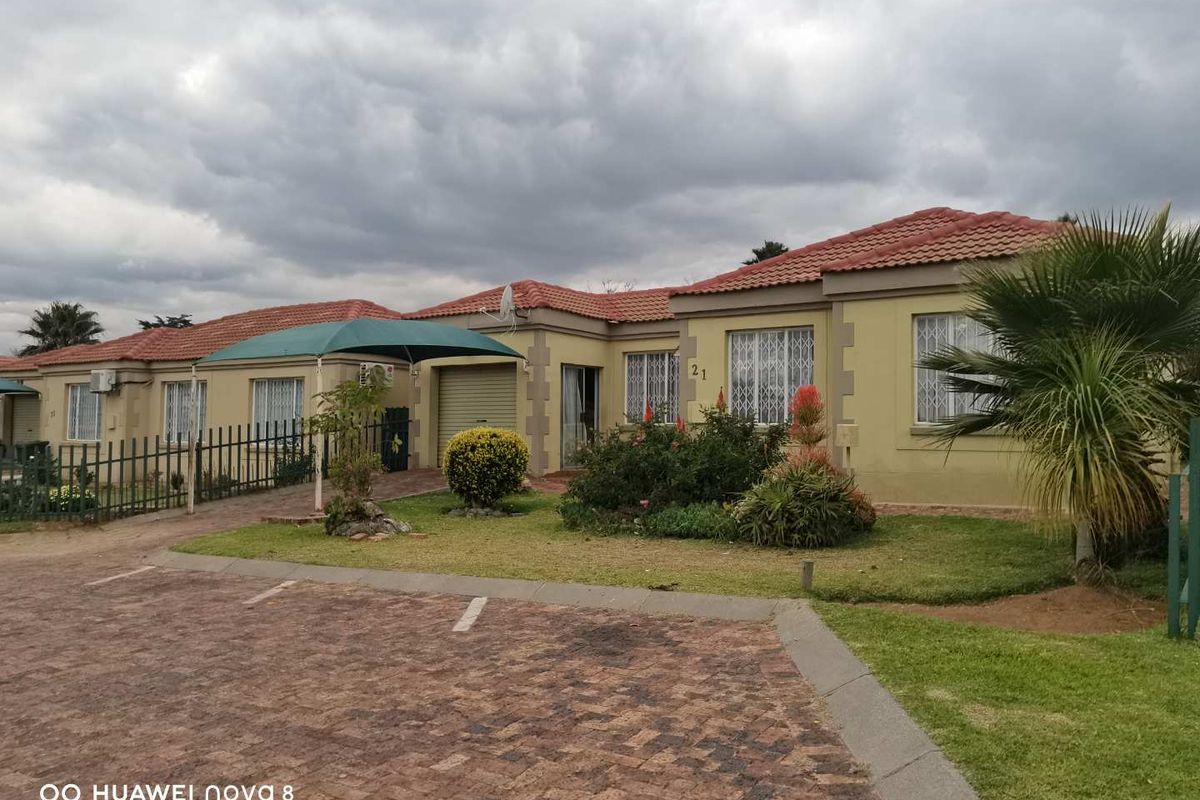 Low-Maintenance 2BR Home in Safe, Well-Maintained Complex - Photo 3
