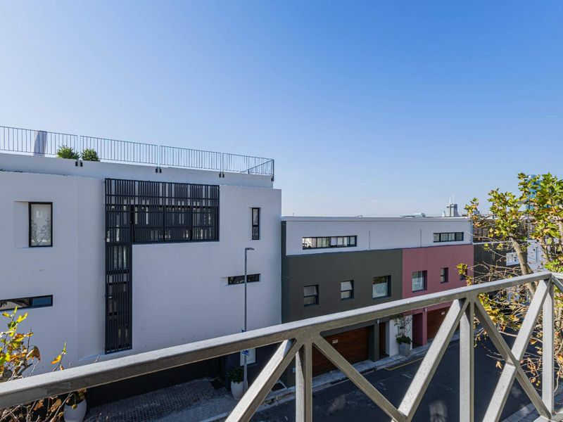Investor Alert: Airbnb-Friendly Pad in Trendy De Waterkant - Photo 8