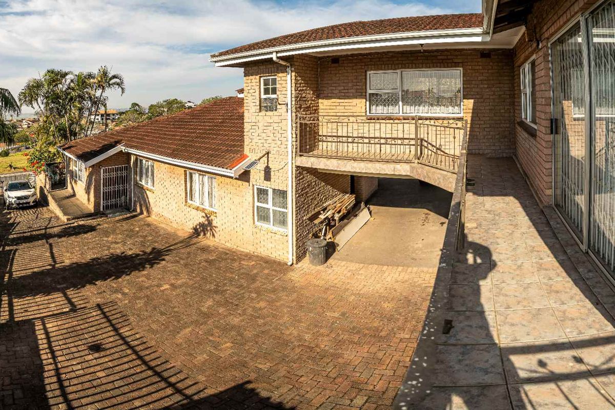 Spacious, Sea Views and Income Generating Family Home - Photo 4