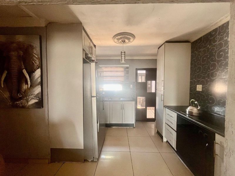 Beautiful home on the market - Photo 7