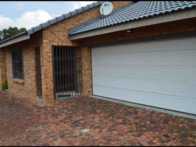Lovely Cluster for Sale in Brackenhurst - Photo 2
