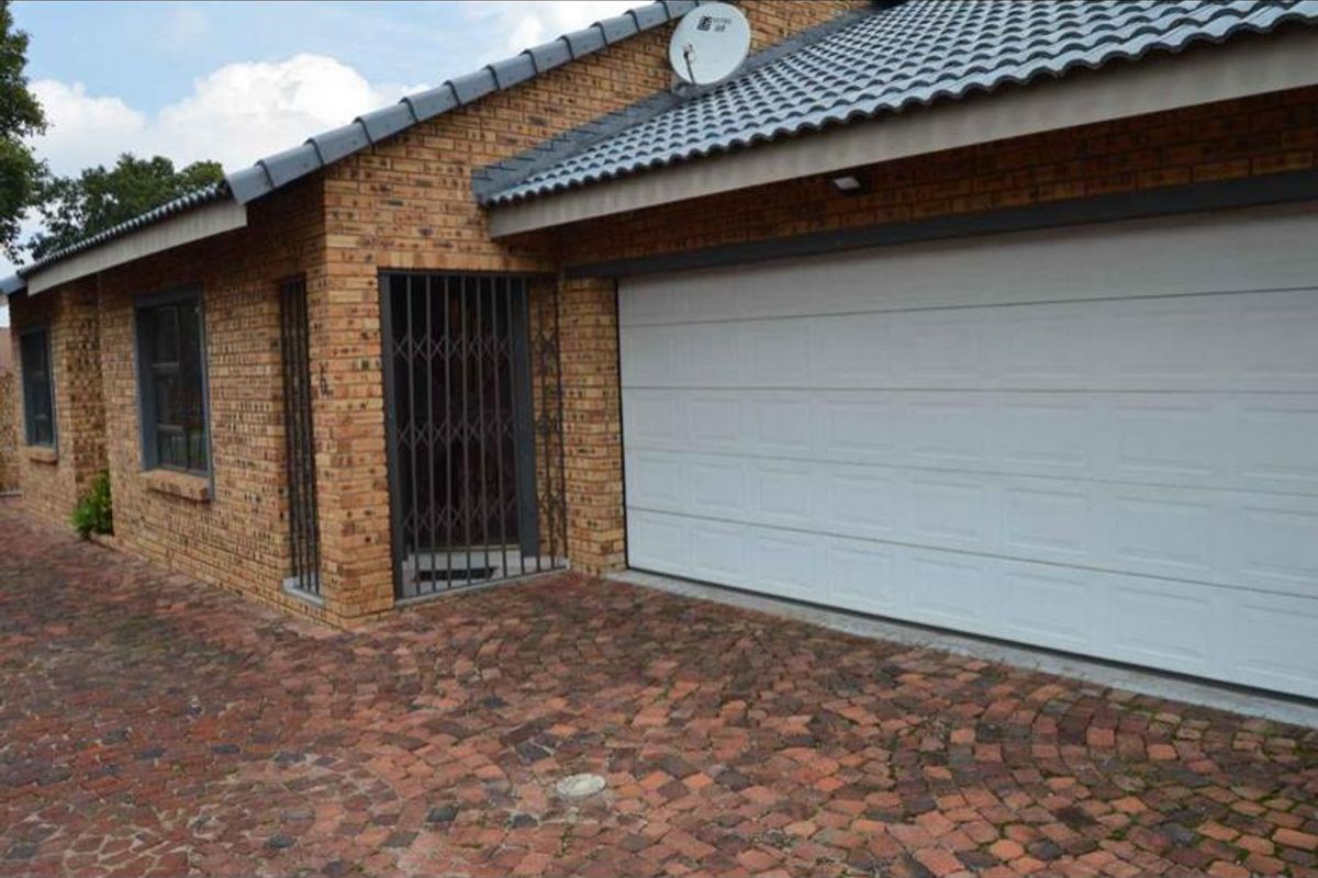 Lovely Cluster for Sale in Brackenhurst - Photo 2