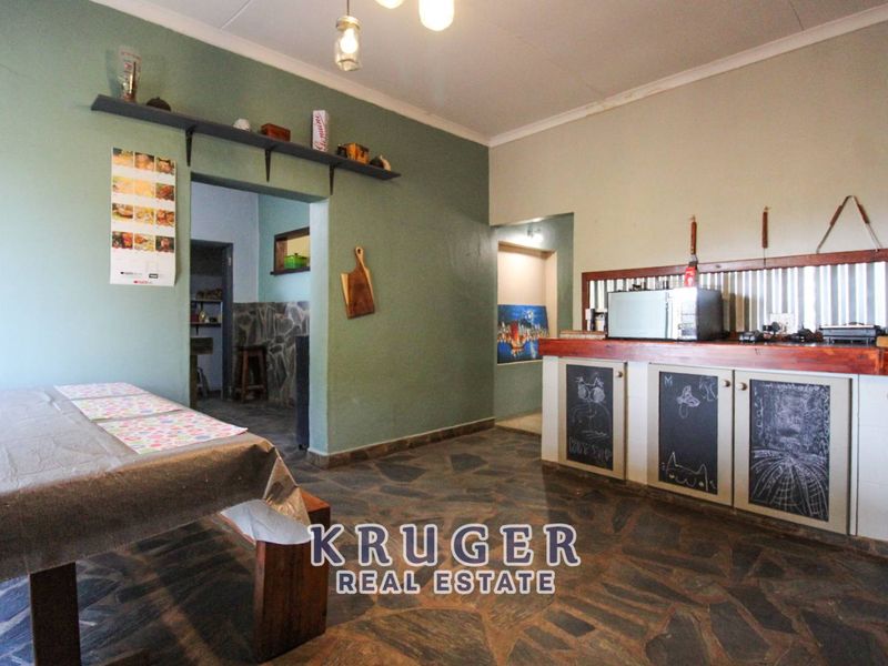 Family Home with Flat for Sale – Outjo - Photo 5