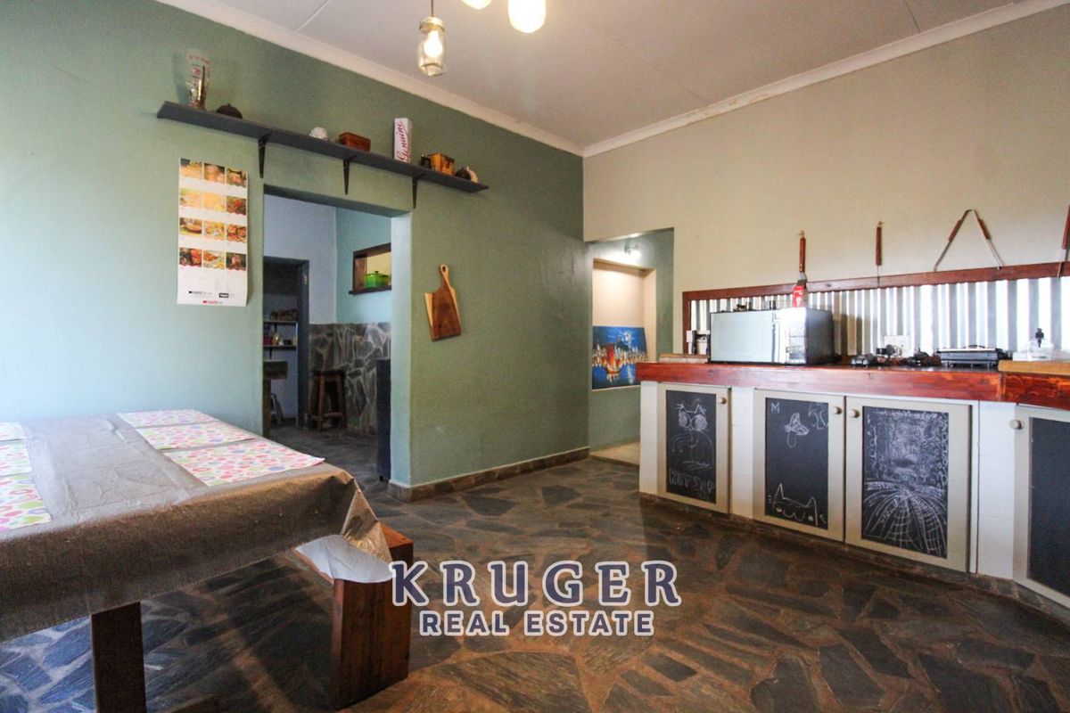 Family Home with Flat for Sale – Outjo - Photo 5