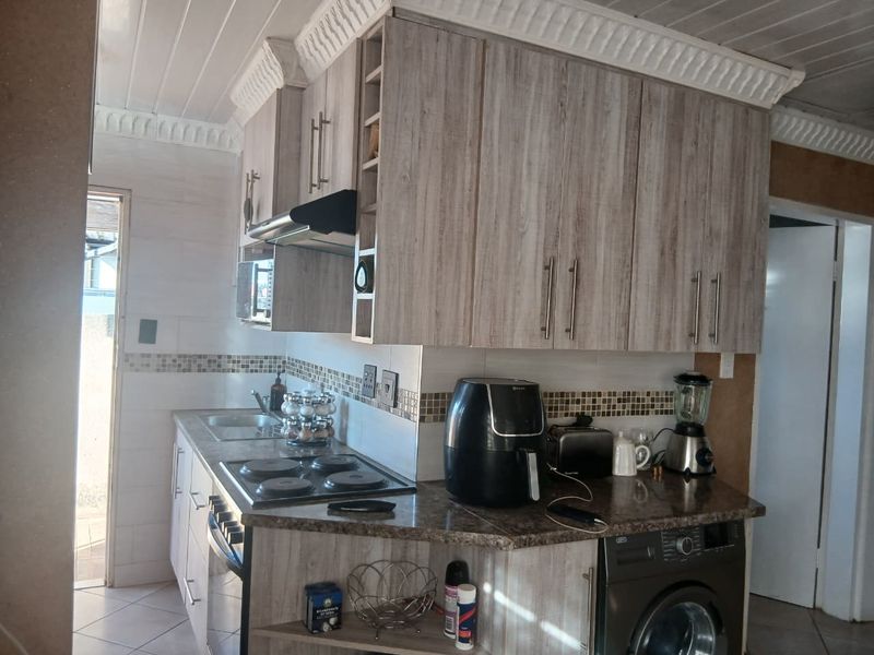 Your Dream Home: Modern Comfort in a Secure Community - Photo 10