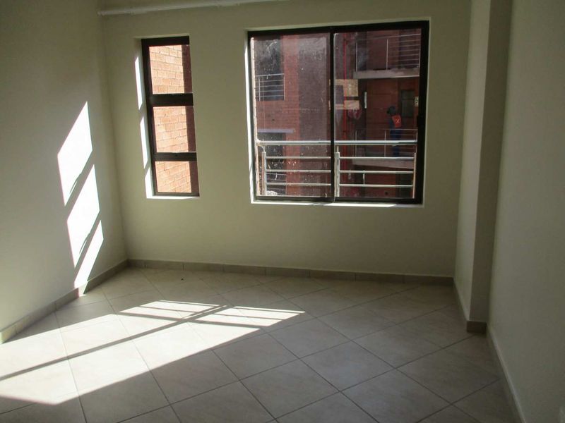 2 BEDROOM FLAT TO RENT IN PHILIP NEL PARK - Photo 8