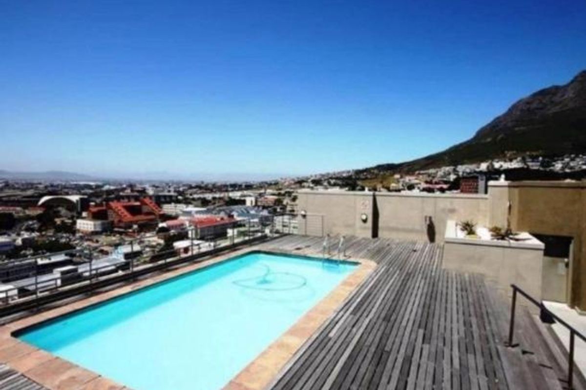 Executive Large One Bedroom Apartment - Furnished - Photo 3