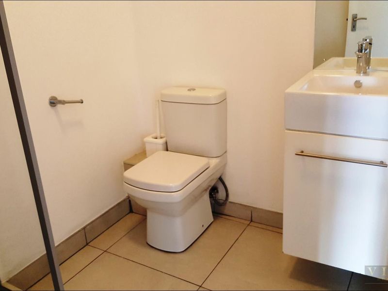 Furnished One Bedroom Apartment in Windhoek Central - Photo 2