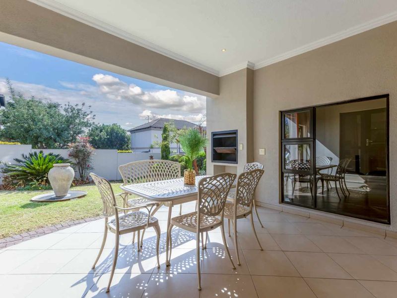 DELIGHTFUL DUPLEX LIVING IN THE HEART OF NORTHRIDING - Photo 4