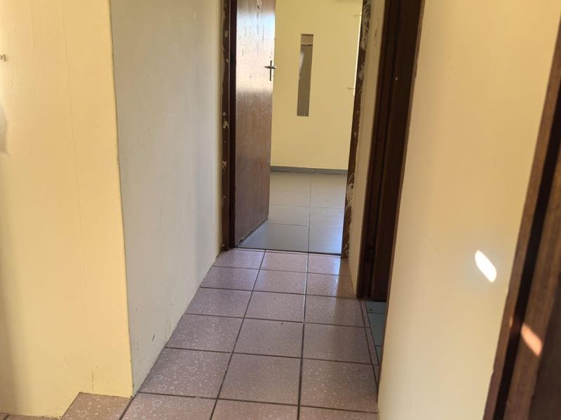 Charming 2 Bedroom Home Awaits You in Shallcross - Photo 9
